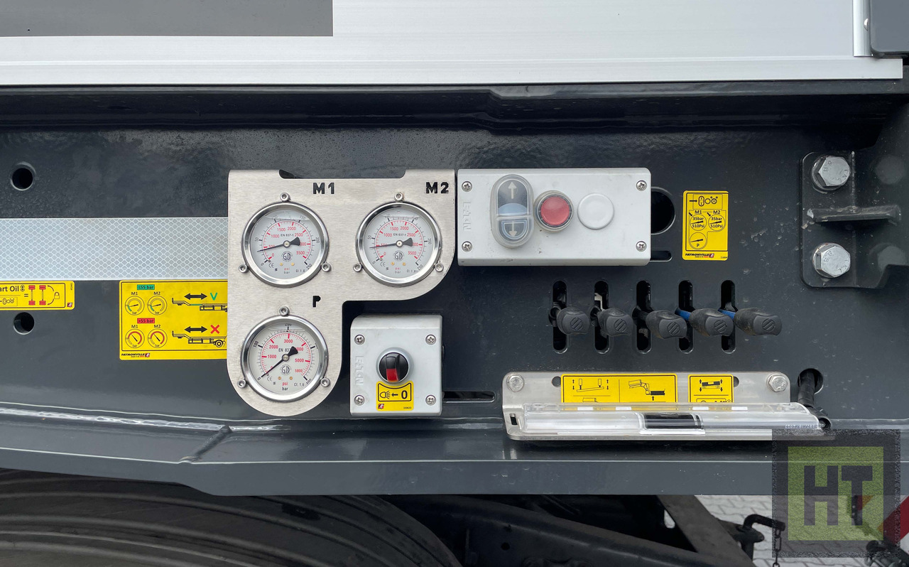 Faymonville 3-Achs-Tiefbett mit Pendelachsen und Bolzen-Laschenkupplung - Semi-remorque surbaissé: photos 2 Faymonville 3-Achs-Tiefbett mit Pendelachsen und Bolzen-Laschenkupplung - Semi-remorque surbaissé: photos 2