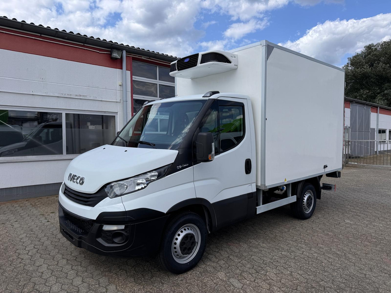 IVECO Daily 35S14 Tiefkühlkoffer Carrier Pulsor 350 LBW EURO 6 - Utilitaire frigorifique: photos 1 IVECO Daily 35S14 Tiefkühlkoffer Carrier Pulsor 350 LBW EURO 6 - Utilitaire frigorifique: photos 1