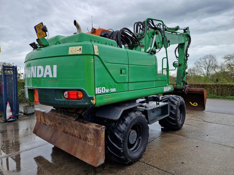 Hyundai Robex 160W-9A met 6-cilinder Cummins motor - Pelle sur pneus: photos 4 Hyundai Robex 160W-9A met 6-cilinder Cummins motor - Pelle sur pneus: photos 4