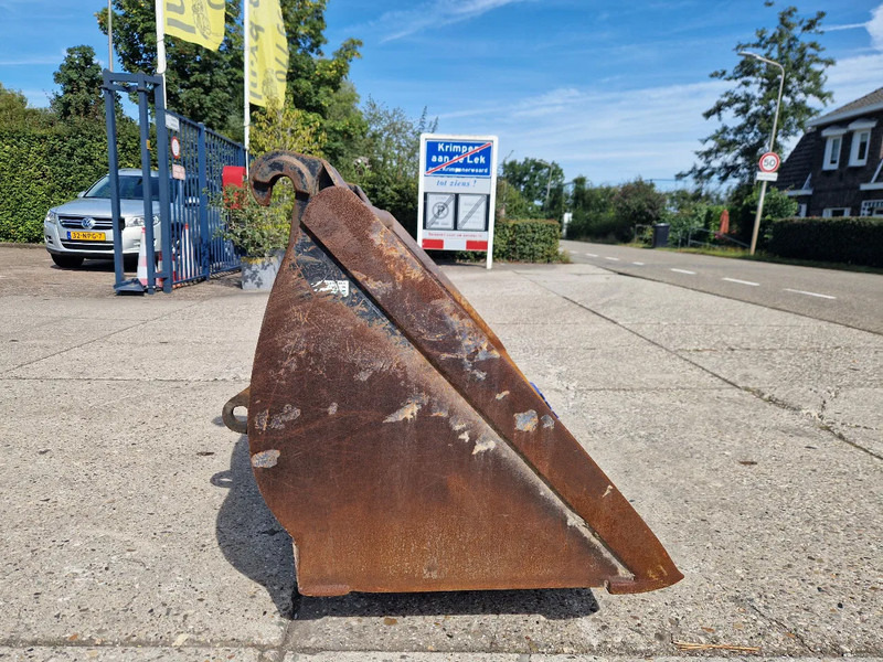 Jeroen van Leeuwen schepbak voor Volvo L30/L35 - Godet pour Engins de chantier: photos 4 Jeroen van Leeuwen schepbak voor Volvo L30/L35 - Godet pour Engins de chantier: photos 4