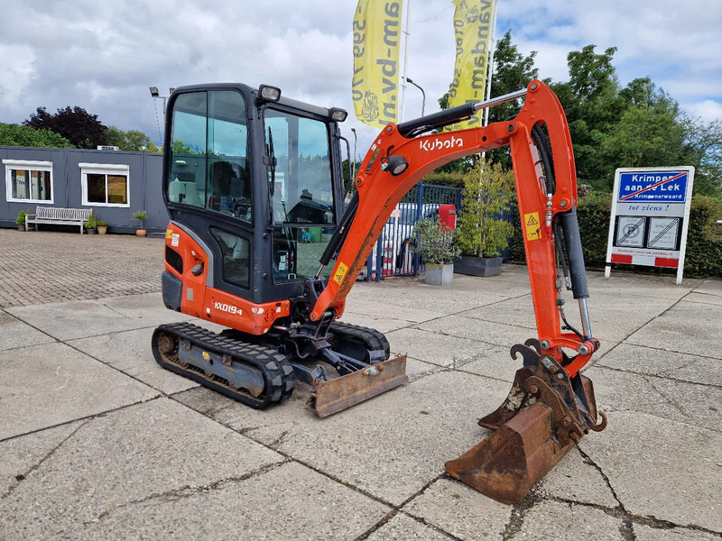Kubota KX019-4 CW05 met 2 bakken - Mini pelle: photos 2 Kubota KX019-4 CW05 met 2 bakken - Mini pelle: photos 2