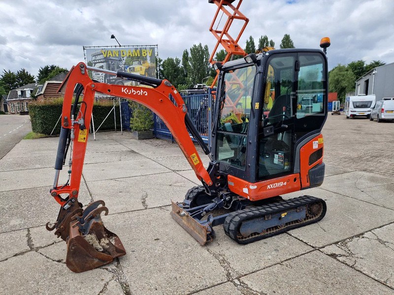Kubota KX019-4 CW05 met 2 bakken - Mini pelle: photos 1 Kubota KX019-4 CW05 met 2 bakken - Mini pelle: photos 1