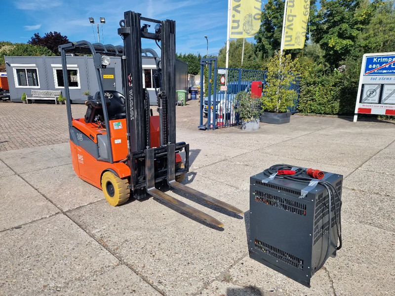 Toyota 1500 kg. elektrisch hefhoogte 5.00m. - Chariot élévateur électrique: photos 3 Toyota 1500 kg. elektrisch hefhoogte 5.00m. - Chariot élévateur électrique: photos 3