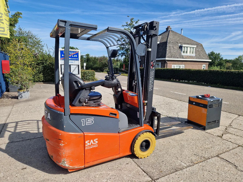 Chariot élévateur électrique Toyota 1500 kg. elektrisch hefhoogte 5.00m.: photos 1