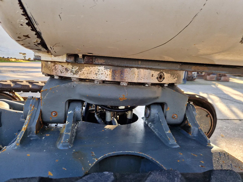 Mini pelle WACKER NEUSON 2404RD kan op een helling draaien: photos 8