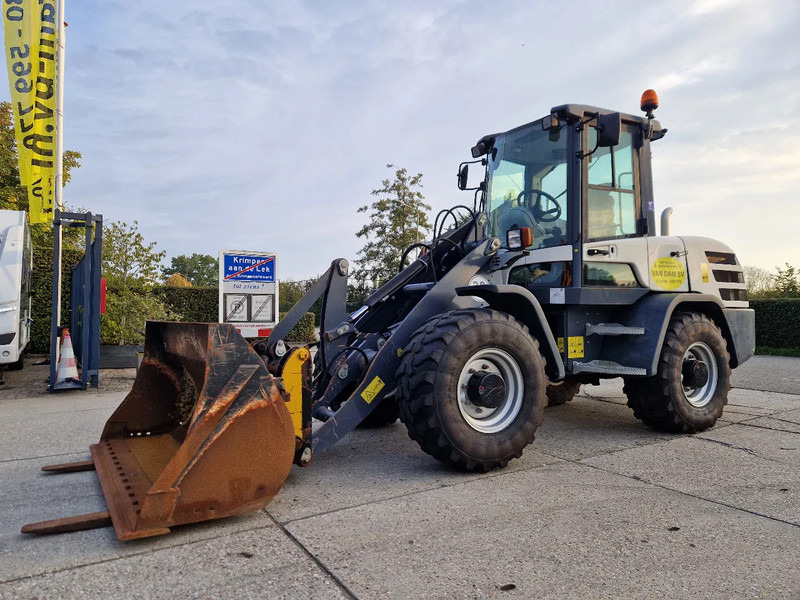 Yanmar / Terex TL80 met NL kenteken very low hours! - Chargeuse sur pneus: photos 1 Yanmar / Terex TL80 met NL kenteken very low hours! - Chargeuse sur pneus: photos 1