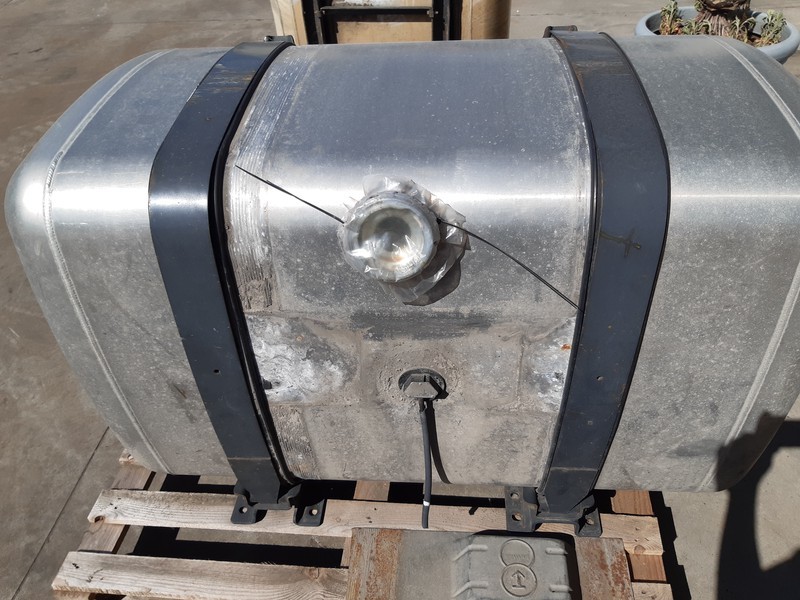 Mercedes-Benz A9604704503 540 li - Réservoir de carburant: photos 1 Mercedes-Benz A9604704503 540 li - Réservoir de carburant: photos 1