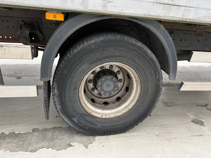 Mercedes-Benz Atego 1823 - Camion à rideaux coulissants: photos 4 Mercedes-Benz Atego 1823 - Camion à rideaux coulissants: photos 4