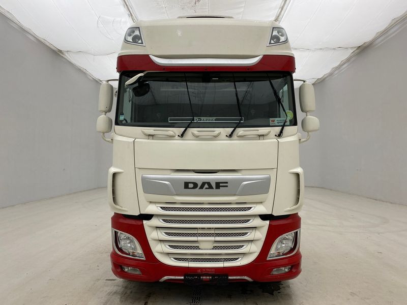 DAF XF105.530 Super Space Cab - Tracteur routier: photos 2 DAF XF105.530 Super Space Cab - Tracteur routier: photos 2