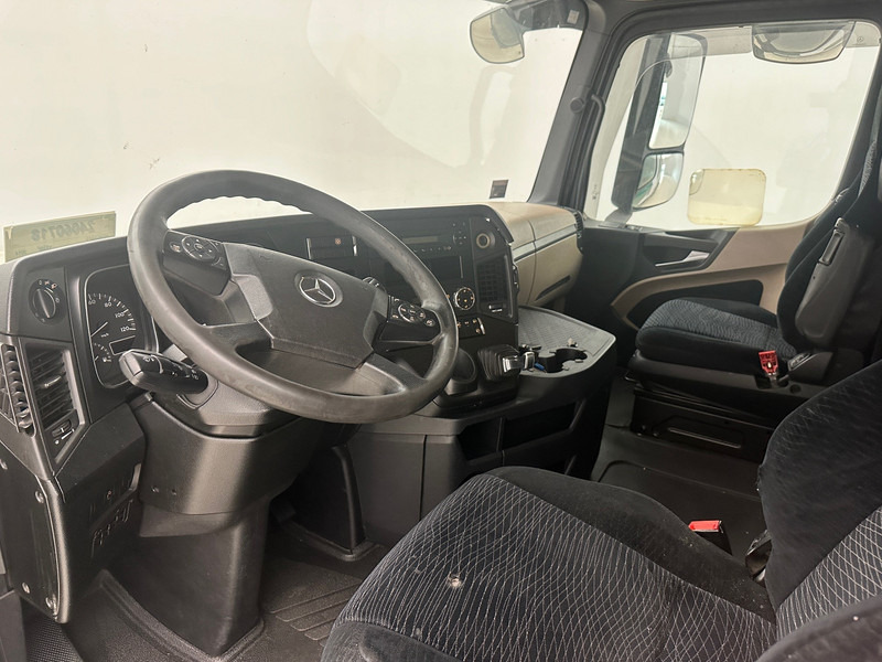 Photo d'intérieur 1: Tracteur routier Mercedes-Benz Actros 1945 BigSpace
