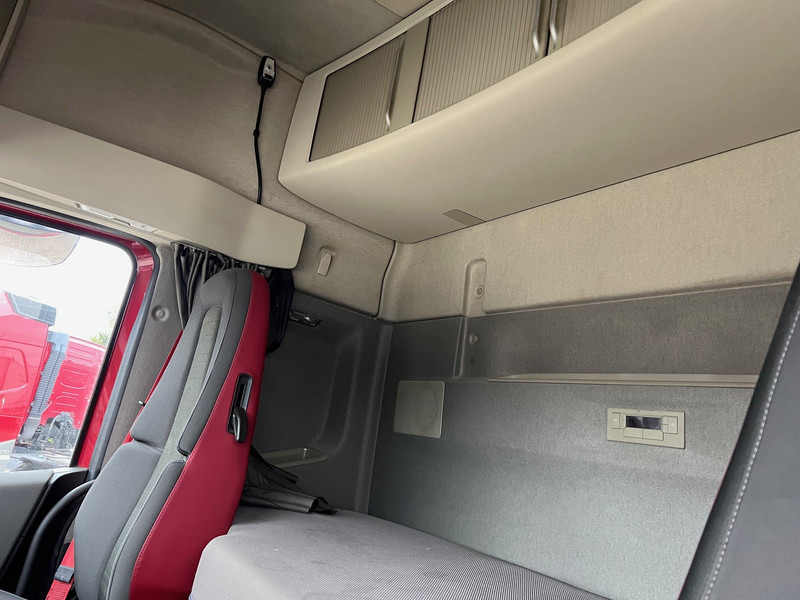 Tracteur routier Volvo FH13.420 Globetrotter - ADR: photos 9 Tracteur routier Volvo FH13.420 Globetrotter - ADR: photos 9