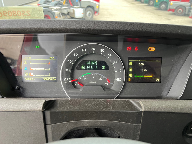 Tracteur routier Volvo FH13.420 Globetrotter - ADR: photos 8 Tracteur routier Volvo FH13.420 Globetrotter - ADR: photos 8