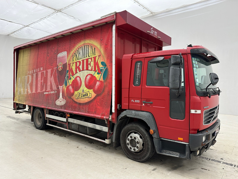 Volvo FL 220 - Camion à rideaux coulissants: photos 3 Volvo FL 220 - Camion à rideaux coulissants: photos 3