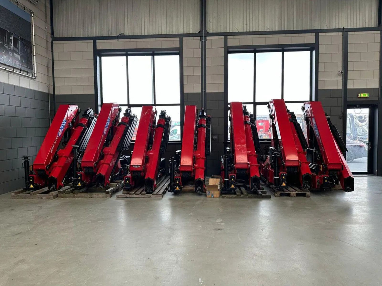 HMF POWER TO LIFT 2320K-RCS K6 (NIEUW) - Grue auxiliaire: photos 2 HMF POWER TO LIFT 2320K-RCS K6 (NIEUW) - Grue auxiliaire: photos 2
