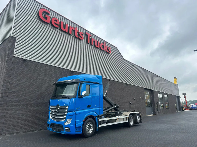 Mercedes-Benz Actros 2545 6X2 MET HIAB MULTILIFT XR21S61 HAAKARMSYSTEEM / ABROLLKIPPER / HOOKLIFT - Camion ampliroll: photos 2 Mercedes-Benz Actros 2545 6X2 MET HIAB MULTILIFT XR21S61 HAAKARMSYSTEEM / ABROLLKIPPER / HOOKLIFT - Camion ampliroll: photos 2