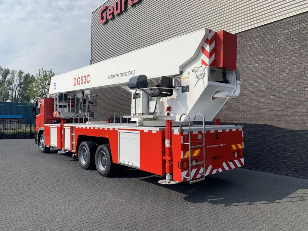 Mercedes-Benz Actros 3332 6X4 XCMG DG53C FIRE FIGTHING PLATFOR - Camion avec nacelle: photos 3 Mercedes-Benz Actros 3332 6X4 XCMG DG53C FIRE FIGTHING PLATFOR - Camion avec nacelle: photos 3