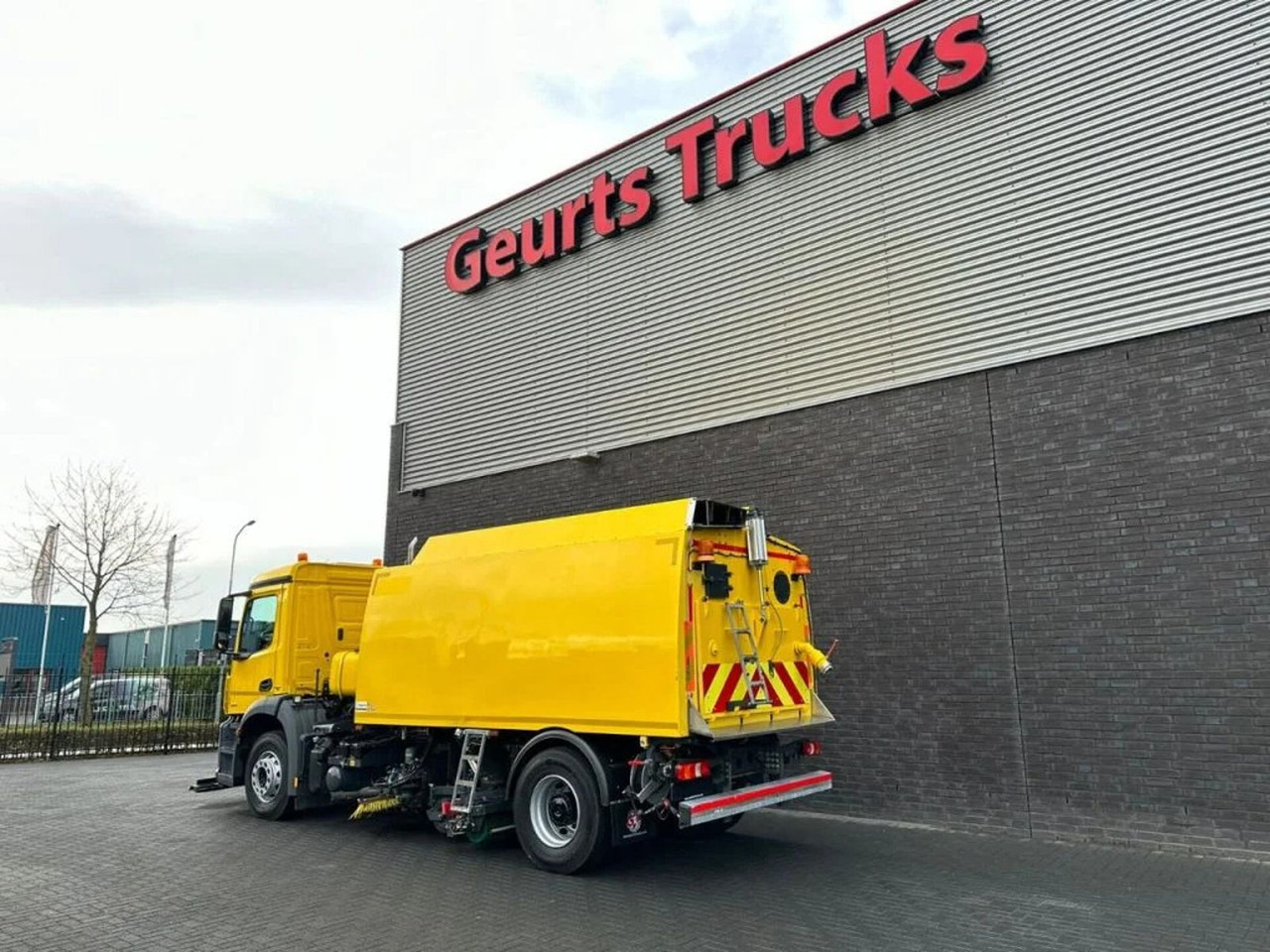 Mercedes-Benz Arocs 1824 4X2 BEAM A9000 SWEEPING TRUCK/ KEHRMA - Balayeuse de voirie: photos 3 Mercedes-Benz Arocs 1824 4X2 BEAM A9000 SWEEPING TRUCK/ KEHRMA - Balayeuse de voirie: photos 3