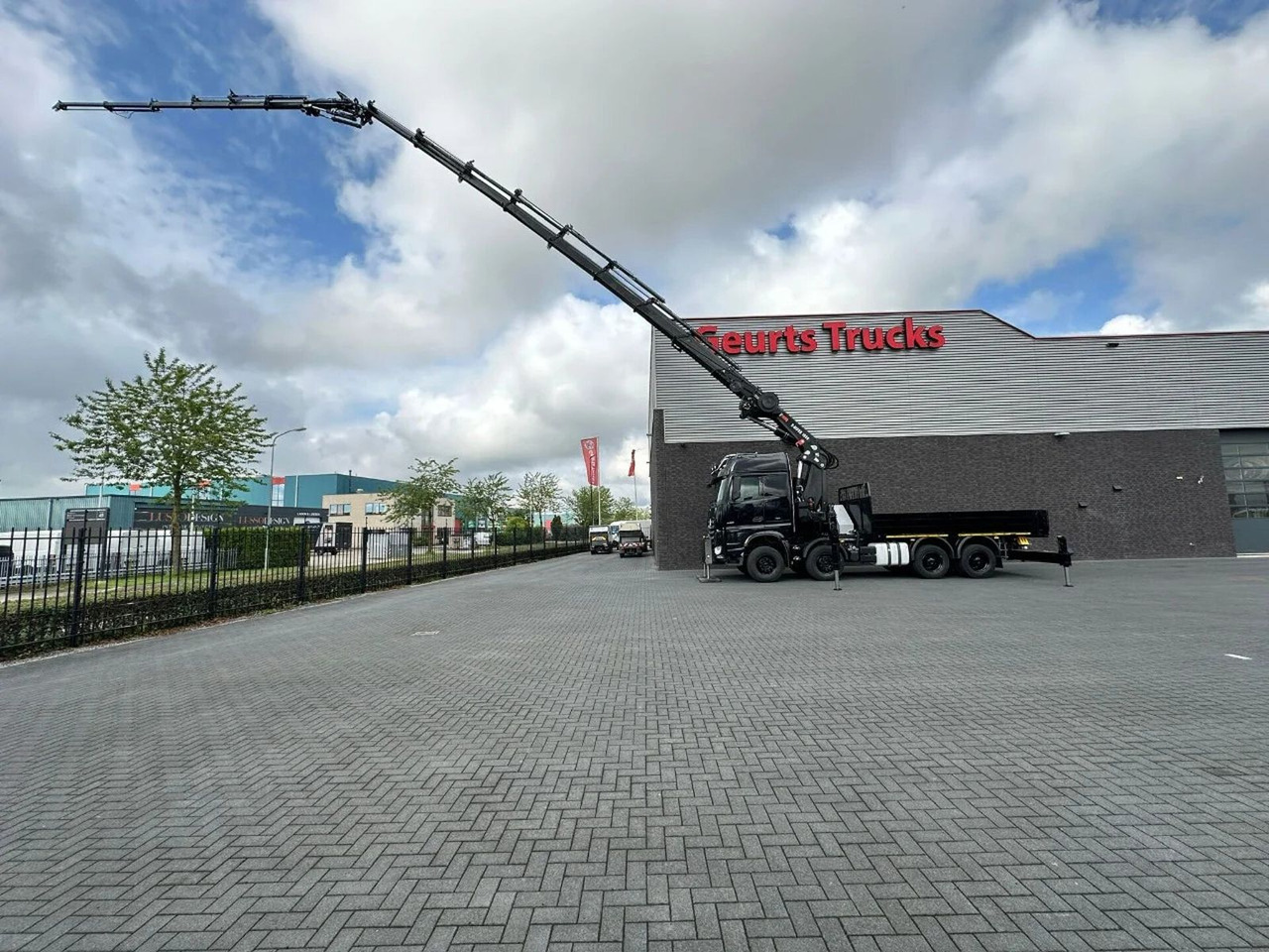 Mercedes-Benz Arocs 3251 8X4 + HIAB 1058 E-8 + JIB 150X-6 JDC - Camion grue: photos 4 Mercedes-Benz Arocs 3251 8X4 + HIAB 1058 E-8 + JIB 150X-6 JDC - Camion grue: photos 4