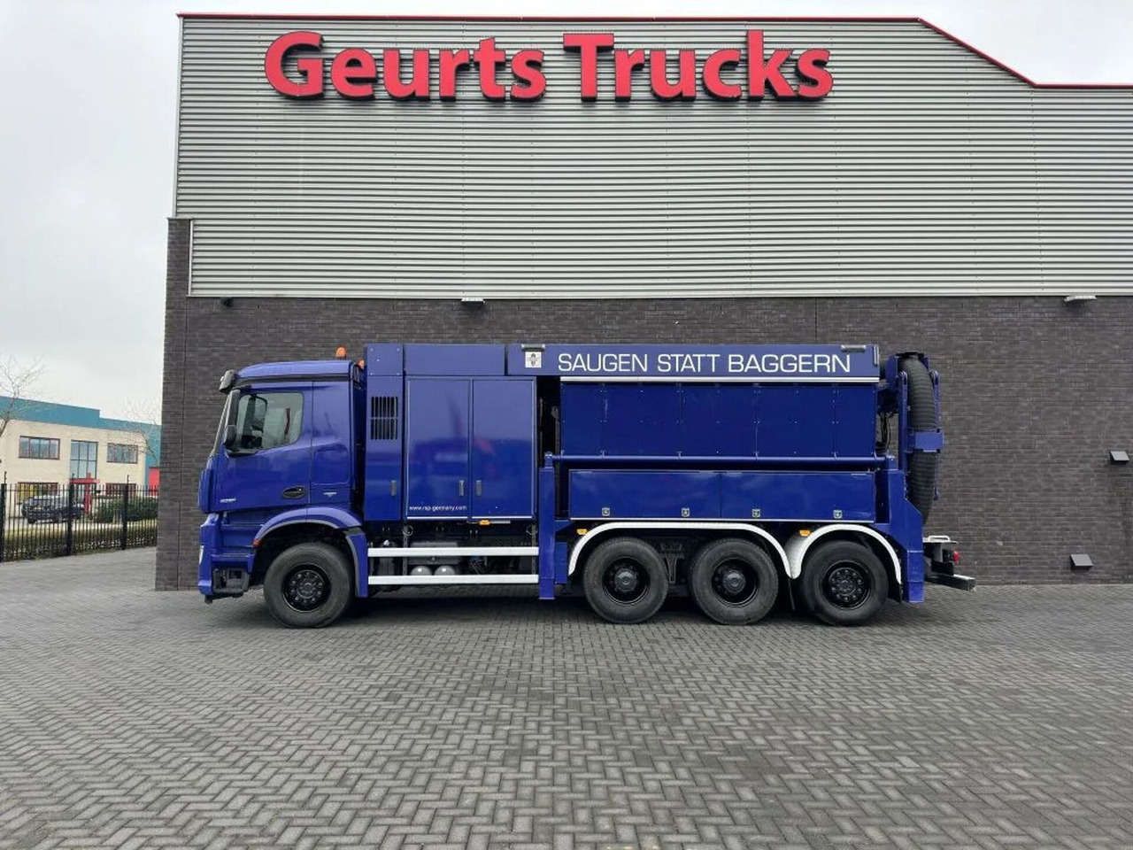 Mercedes-Benz Arocs 3251 8X4 RSP ESE 6 RD 8000 SAUGBAGGER/SUCT - Camion hydrocureur: photos 1 Mercedes-Benz Arocs 3251 8X4 RSP ESE 6 RD 8000 SAUGBAGGER/SUCT - Camion hydrocureur: photos 1