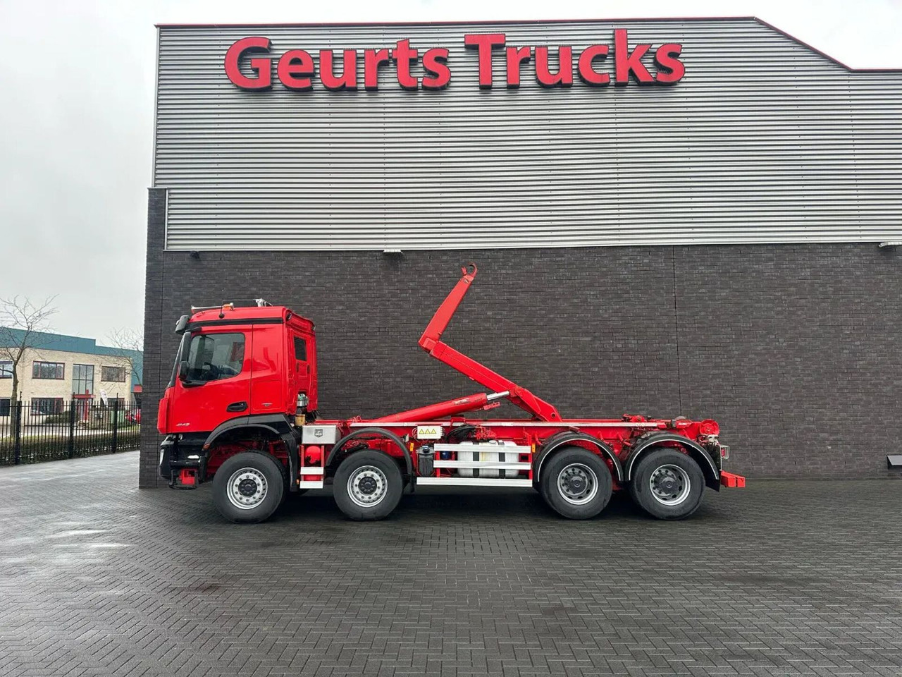 Mercedes-Benz Arocs 8X4 VDL S-30-6600 HAAKARMSYSTEEM/ABROLLKIP - Camion ampliroll: photos 1 Mercedes-Benz Arocs 8X4 VDL S-30-6600 HAAKARMSYSTEEM/ABROLLKIP - Camion ampliroll: photos 1