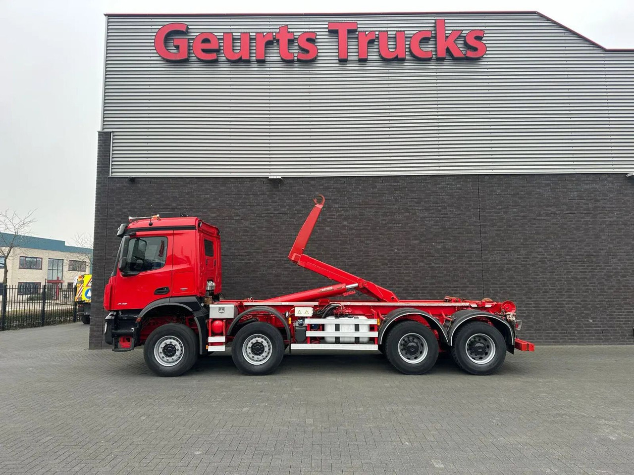 Mercedes-Benz Arocs 8X4 VDL S-30-6600 HAAKARMSYSTEEM/ABROLLKIP - Camion ampliroll: photos 1 Mercedes-Benz Arocs 8X4 VDL S-30-6600 HAAKARMSYSTEEM/ABROLLKIP - Camion ampliroll: photos 1