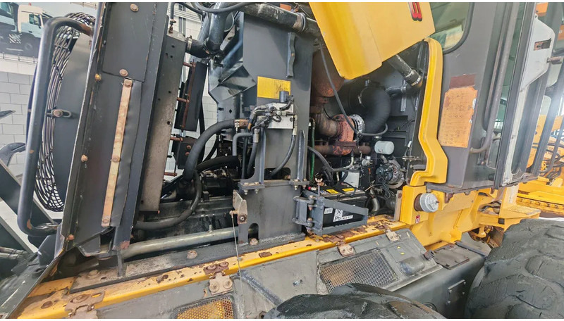 Niveleuse New Holland RG 200 B MOTORGRADER + RIPPER FROM 2012 HOURS 4237: photos 19 Niveleuse New Holland RG 200 B MOTORGRADER + RIPPER FROM 2012 HOURS 4237: photos 19