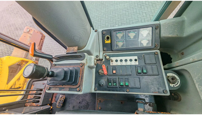 Niveleuse New Holland RG 200 B MOTORGRADER + RIPPER FROM 2012 HOURS 4237: photos 11 Niveleuse New Holland RG 200 B MOTORGRADER + RIPPER FROM 2012 HOURS 4237: photos 11