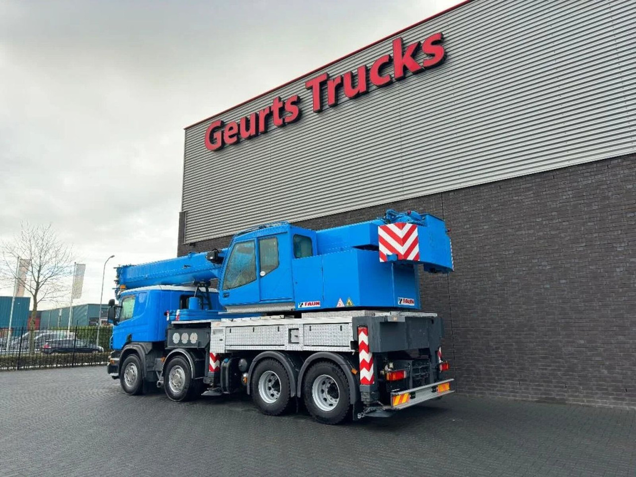 Scania P420 8X4 + FAUN HK 40 + JIB KRAAN/KRAN/CRANE/GRU - Camion grue: photos 3 Scania P420 8X4 + FAUN HK 40 + JIB KRAAN/KRAN/CRANE/GRU - Camion grue: photos 3