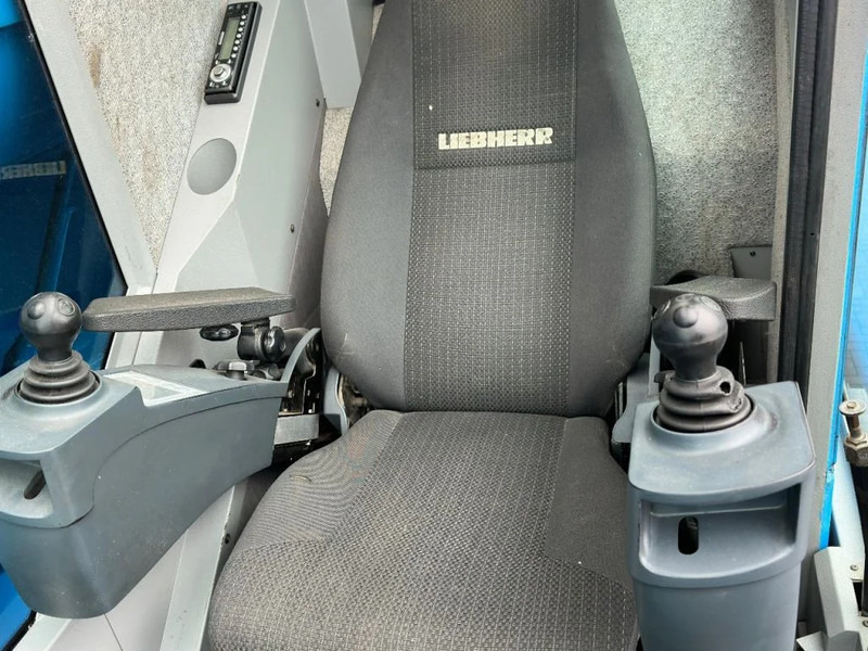 Camion grue Scania P420 8X4 + LIEBHERR LTF 1045-4.1 KRAAN/KRAN/CRANE/GRUA: photos 17 Camion grue Scania P420 8X4 + LIEBHERR LTF 1045-4.1 KRAAN/KRAN/CRANE/GRUA: photos 17