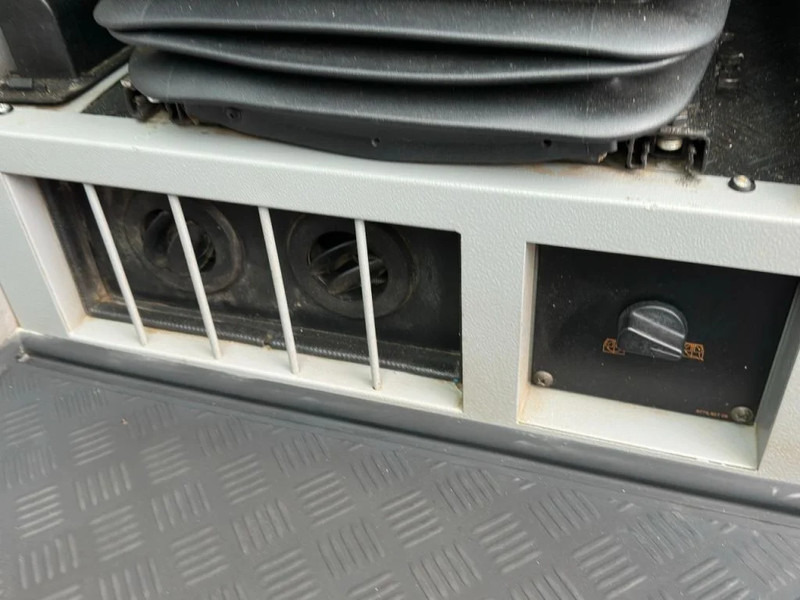 Camion grue Scania P420 8X4 + LIEBHERR LTF 1045-4.1 KRAAN/KRAN/CRANE/GRUA: photos 16 Camion grue Scania P420 8X4 + LIEBHERR LTF 1045-4.1 KRAAN/KRAN/CRANE/GRUA: photos 16