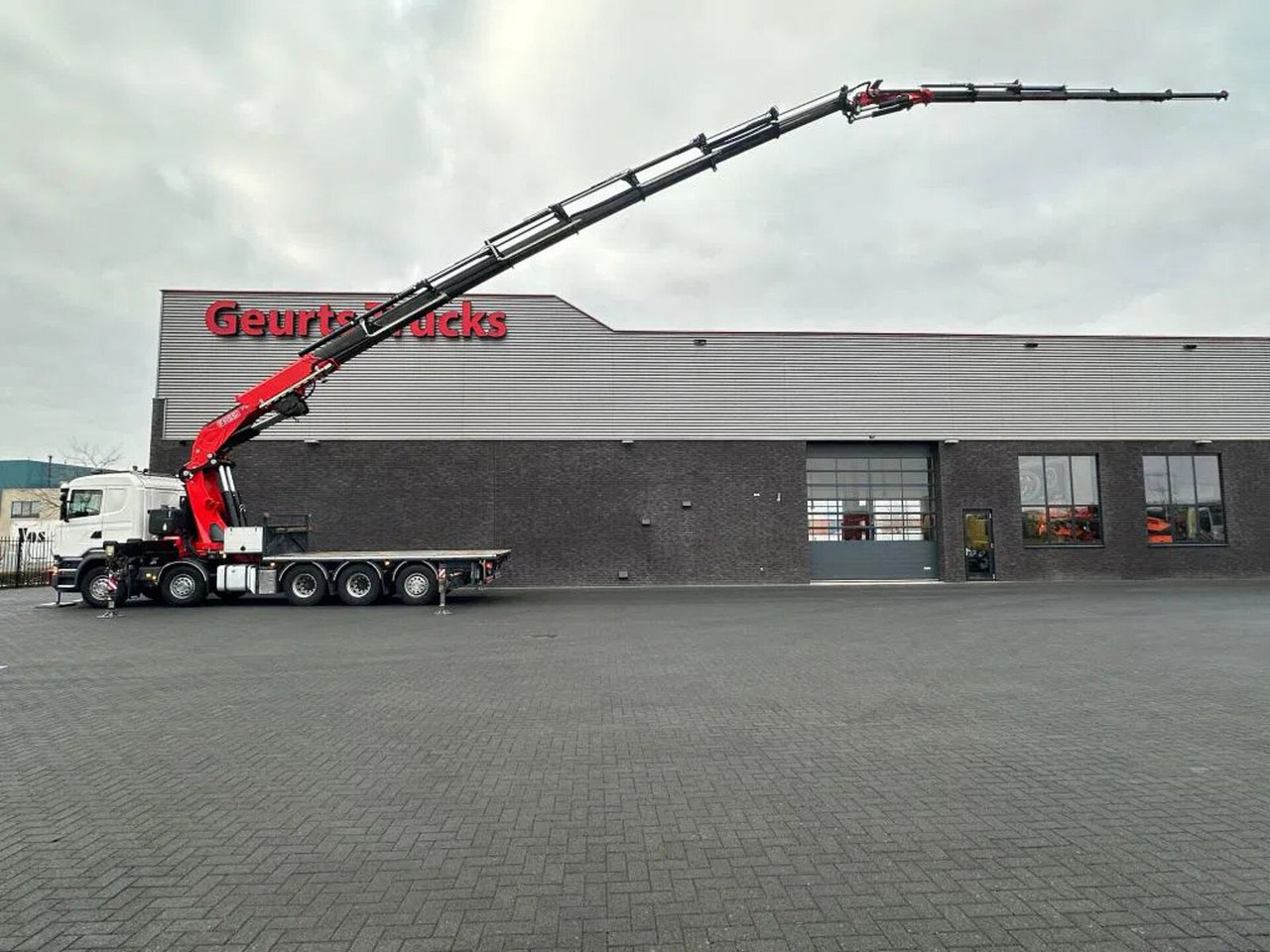 Scania R520 V8 10X4 TRIDEM + F1650RA.2.28 + JIB L816 KR - Camion grue: photos 1 Scania R520 V8 10X4 TRIDEM + F1650RA.2.28 + JIB L816 KR - Camion grue: photos 1