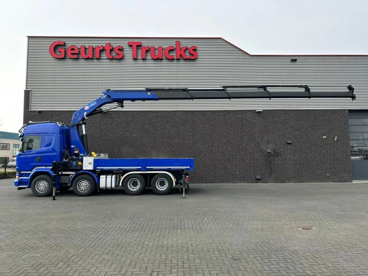 Scania R580 V8 8X4 TREKKER-BAKWAGEN COMBI + HMF 4020-K5 - Camion grue: photos 1 Scania R580 V8 8X4 TREKKER-BAKWAGEN COMBI + HMF 4020-K5 - Camion grue: photos 1