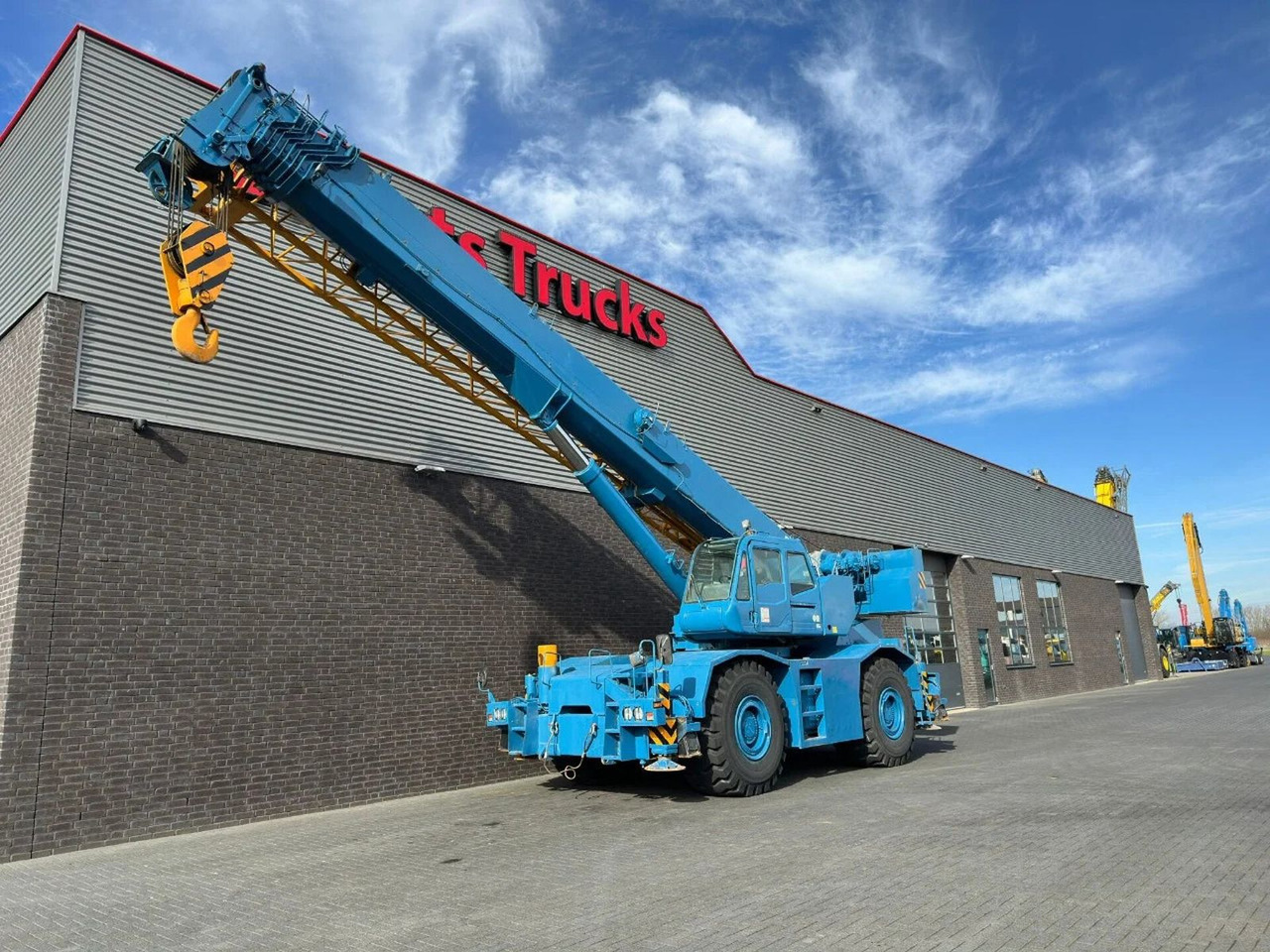 Tadano GR-700E-1-00211 + JIB ROUGH TERRAIN CRANE - Grue à tour: photos 2 Tadano GR-700E-1-00211 + JIB ROUGH TERRAIN CRANE - Grue à tour: photos 2
