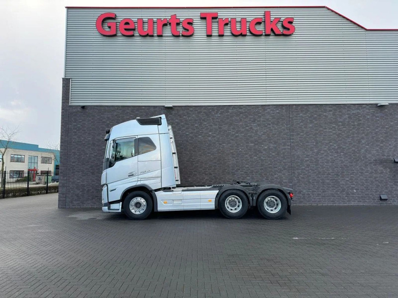 Volvo FH 16.750 6X4 TREKKER/TRACTOR/SZM EURO 6 HYDRAUL - Tracteur routier: photos 1 Volvo FH 16.750 6X4 TREKKER/TRACTOR/SZM EURO 6 HYDRAUL - Tracteur routier: photos 1