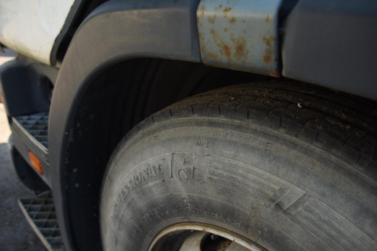 SCANIA P94 220 - Camion benne: photos 5 SCANIA P94 220 - Camion benne: photos 5