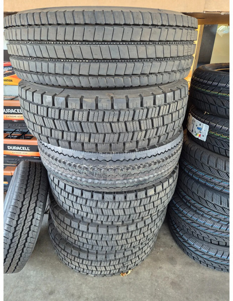 Michelin 235/75R 17.5 - Pneu pour Camion: photos 2 Michelin 235/75R 17.5 - Pneu pour Camion: photos 2