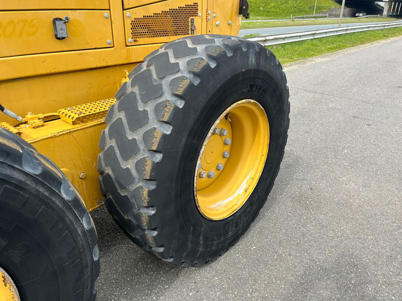 Niveleuse Caterpillar 12M Motor Grader: photos 8 Niveleuse Caterpillar 12M Motor Grader: photos 8