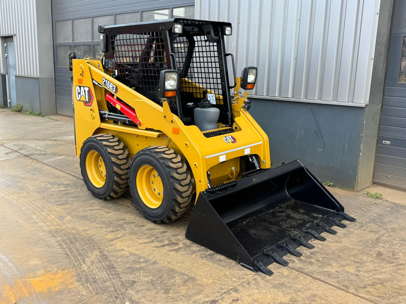 Caterpillar 216B3 - Chargeuse: photos 5 Caterpillar 216B3 - Chargeuse: photos 5