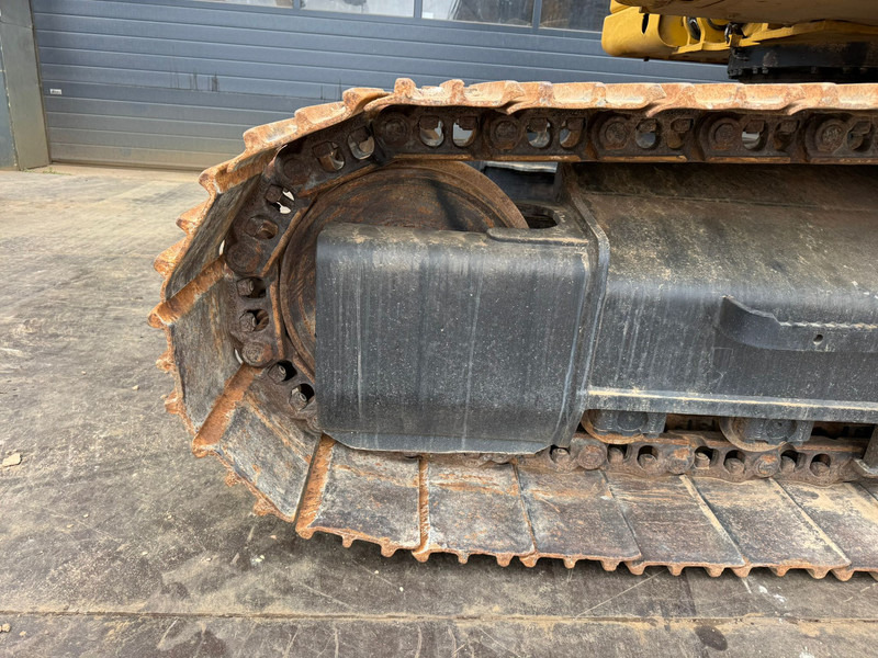 Pelle sur chenille Caterpillar 320GC: photos 11