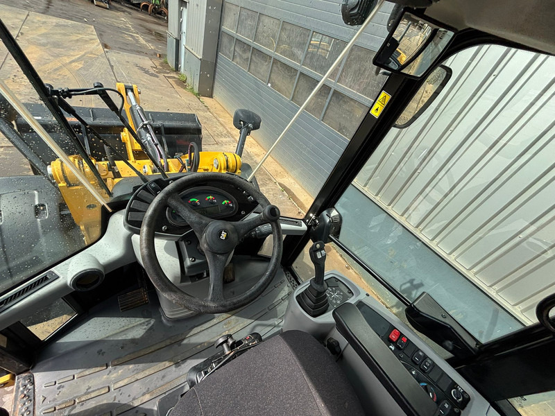 Chargeuse sur pneus Caterpillar 908M: photos 12 Chargeuse sur pneus Caterpillar 908M: photos 12