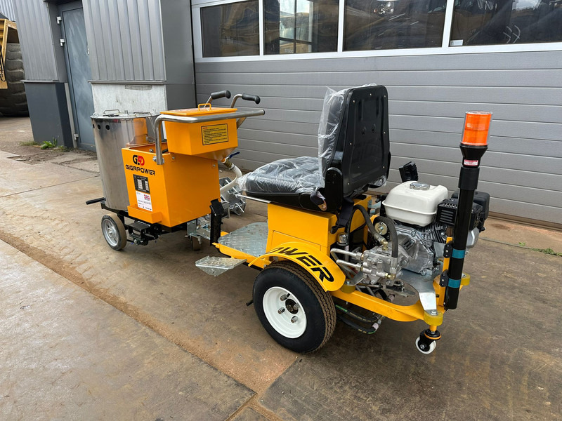 Giga power 860 Road Marking Machine - Travaux routiers: photos 2 Giga power 860 Road Marking Machine - Travaux routiers: photos 2