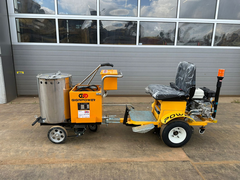 Giga power 860 Road Marking Machine - Travaux routiers: photos 1 Giga power 860 Road Marking Machine - Travaux routiers: photos 1