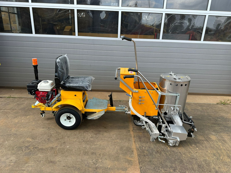 Giga power 860 Road Marking Machine - Travaux routiers: photos 5 Giga power 860 Road Marking Machine - Travaux routiers: photos 5