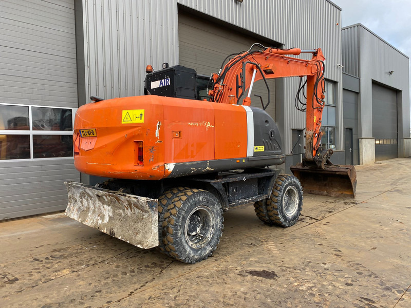 Hitachi ZX140W-3 - Pelle sur pneus: photos 5 Hitachi ZX140W-3 - Pelle sur pneus: photos 5