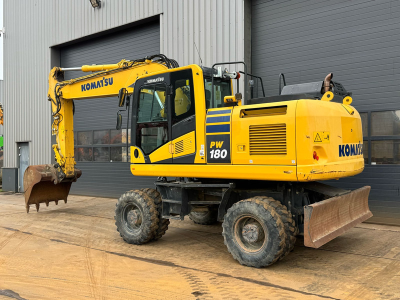 Komatsu PW180-11 - Pelle sur pneus: photos 3 Komatsu PW180-11 - Pelle sur pneus: photos 3