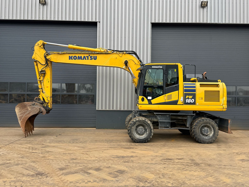 Komatsu PW180-11 - Pelle sur pneus: photos 1 Komatsu PW180-11 - Pelle sur pneus: photos 1