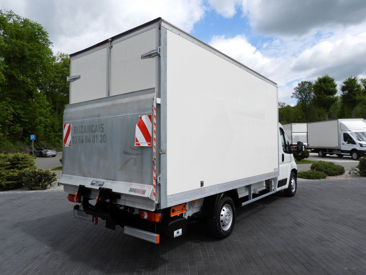 CITROEN JUMPER BOX LIFT 8 PALLETS CRUISE CONTROL NAVIGATION AIR CONDITIONING 165HP - Fourgon grand volume: photos 3 CITROEN JUMPER BOX LIFT 8 PALLETS CRUISE CONTROL NAVIGATION AIR CONDITIONING 165HP - Fourgon grand volume: photos 3