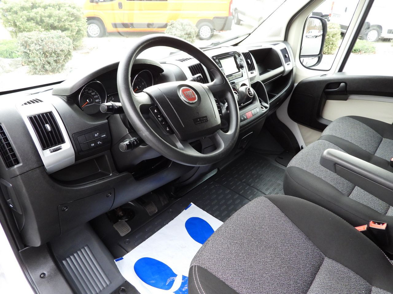 FIAT DUCATO BOX LIFT 8 PALLETS CRUISE CONTROL NAVIGATION LED LIGHTS AIR CONDITIONING 130HP - Fourgon grand volume: photos 2 FIAT DUCATO BOX LIFT 8 PALLETS CRUISE CONTROL NAVIGATION LED LIGHTS AIR CONDITIONING 130HP - Fourgon grand volume: photos 2