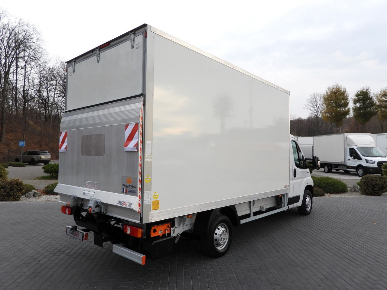 FIAT DUCATO BOX LIFT 8 PALLETS CRUISE CONTROL NAVIGATION LED LIGHTS AIR CONDITIONING 130HP - Fourgon grand volume: photos 3 FIAT DUCATO BOX LIFT 8 PALLETS CRUISE CONTROL NAVIGATION LED LIGHTS AIR CONDITIONING 130HP - Fourgon grand volume: photos 3