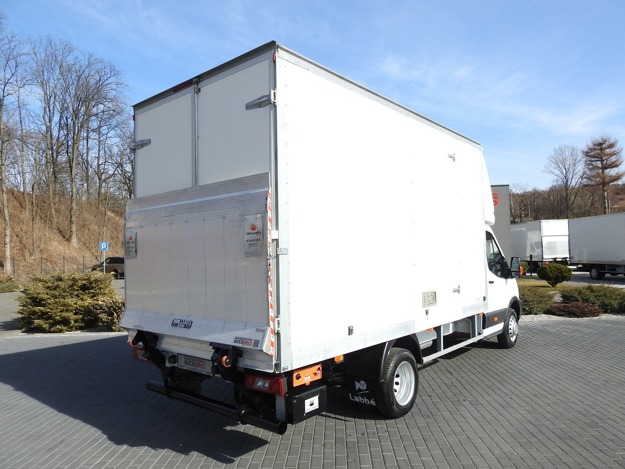 FORD TRANSIT BOX LIFT 8 PALLETS CRUISE CONTROL LED LIGHTS TWIN WHEELS AIR CONDITIONING 170HP - Fourgon grand volume: photos 3 FORD TRANSIT BOX LIFT 8 PALLETS CRUISE CONTROL LED LIGHTS TWIN WHEELS AIR CONDITIONING 170HP - Fourgon grand volume: photos 3